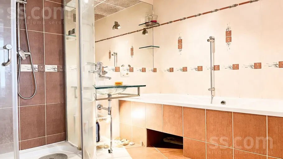 Salles de bain - Modern 2-Bedroom Flat with Garden in Jugla, Riga