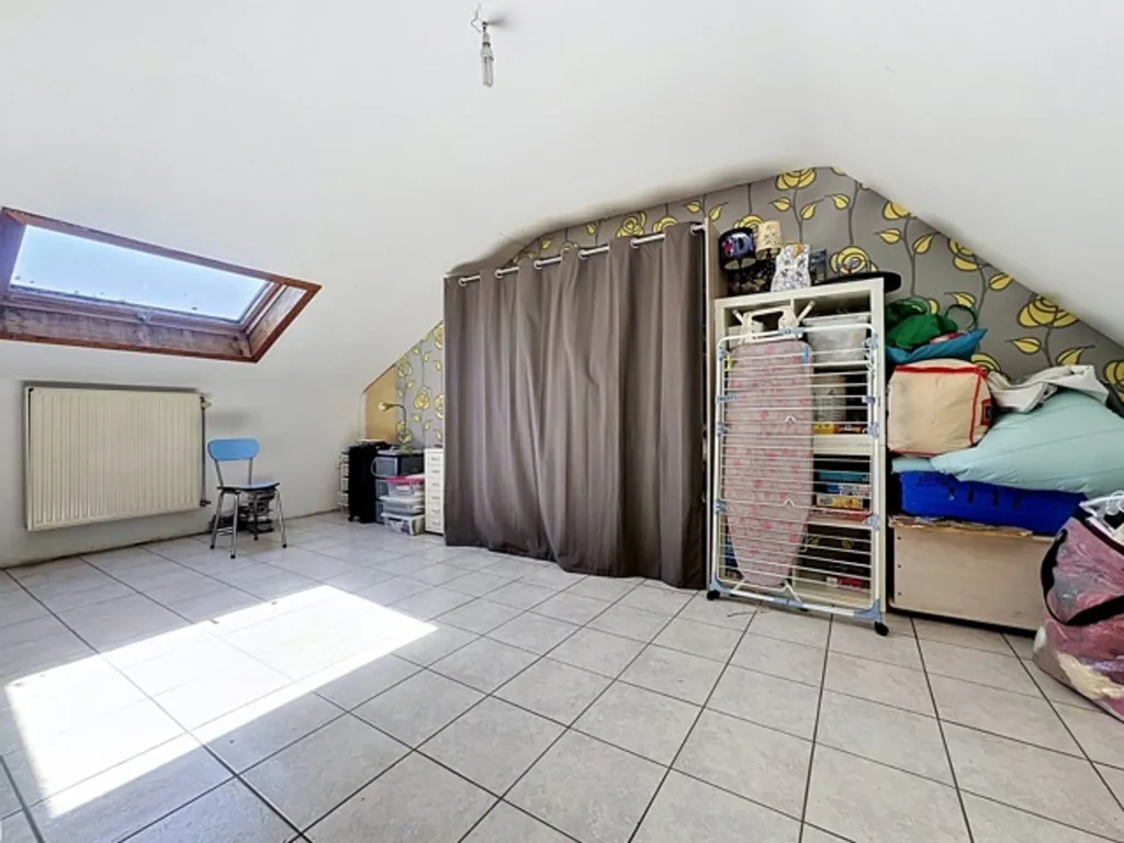 Toad - Three-Bedroom House with Terraces in Herseaux