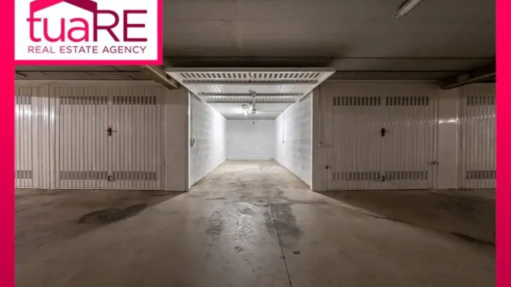Garage - Rented Studio with Parking in Balduina, Rome