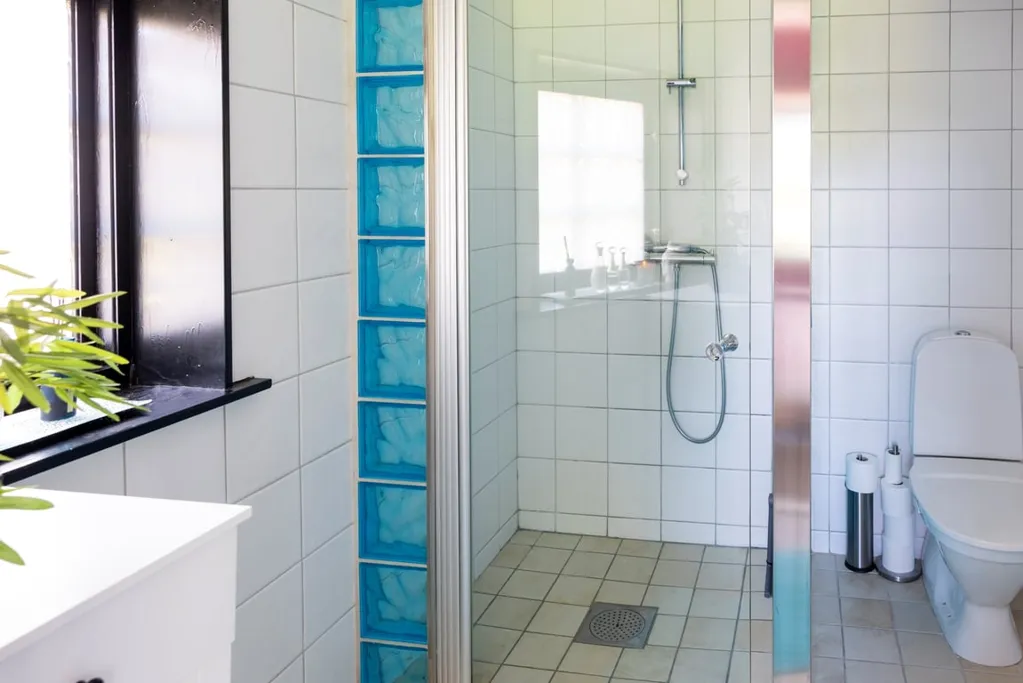 Salles de bain - Historic Captain's House with Stall in Kungsbacka
