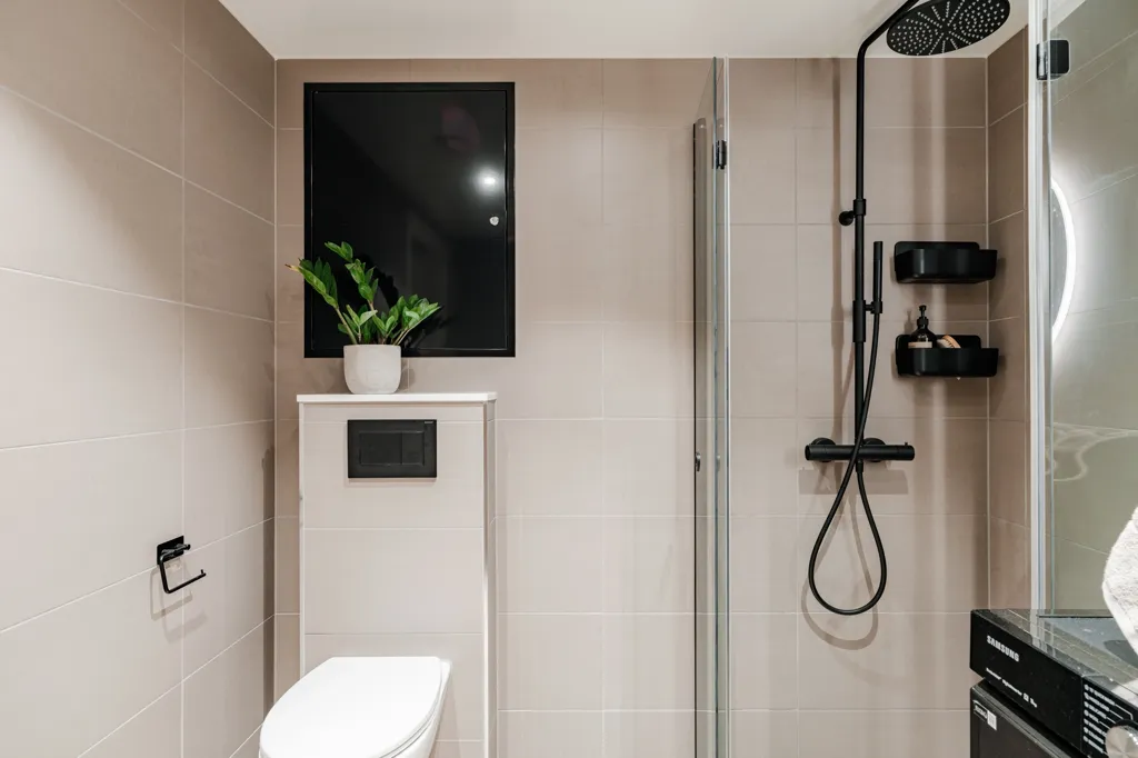 Bathrooms - 3-Bedroom Apartment with Garden Access in Oslo