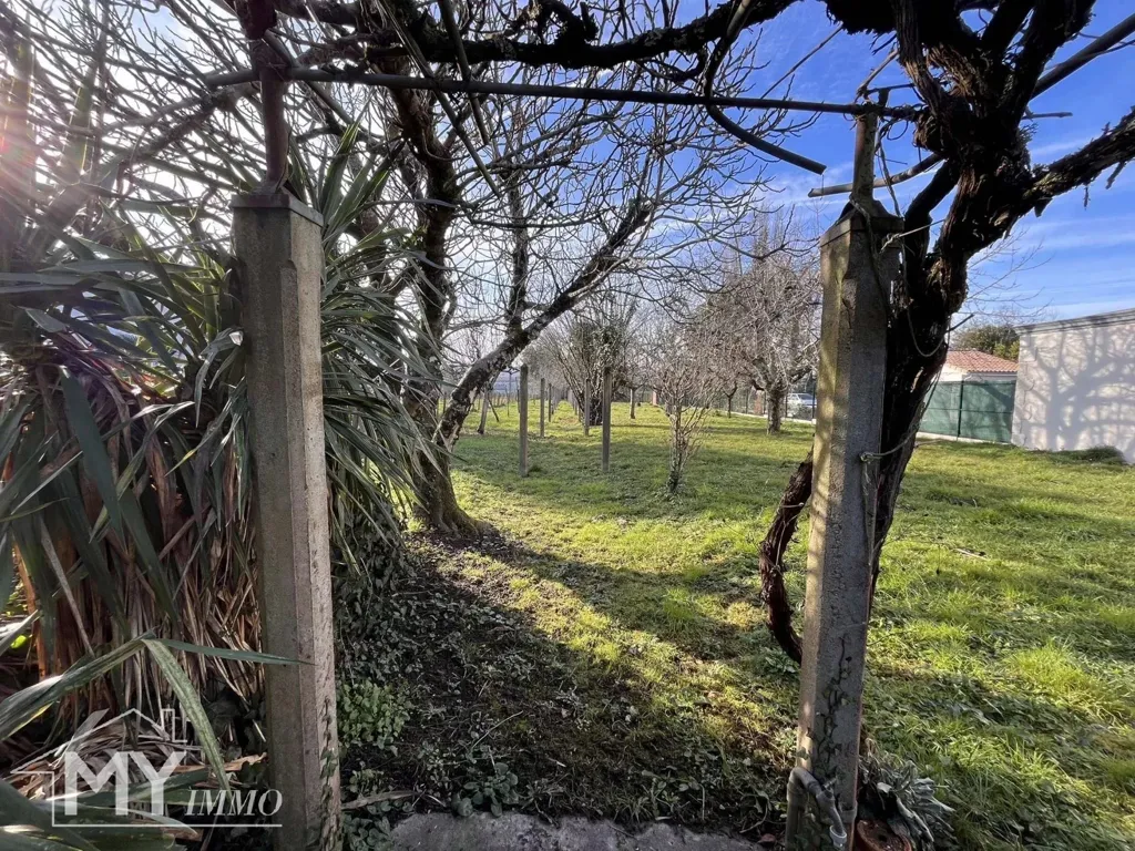 Jardin - Maison de Ville avec Jardin et Dépendances à Montpon-Ménestérol