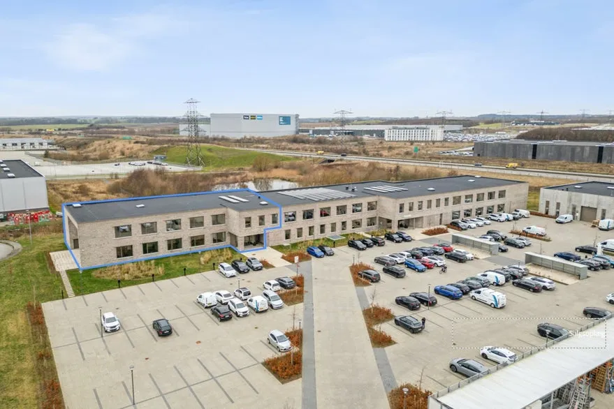 Extérieur - Modern Office with Shared Facilities near Motorway