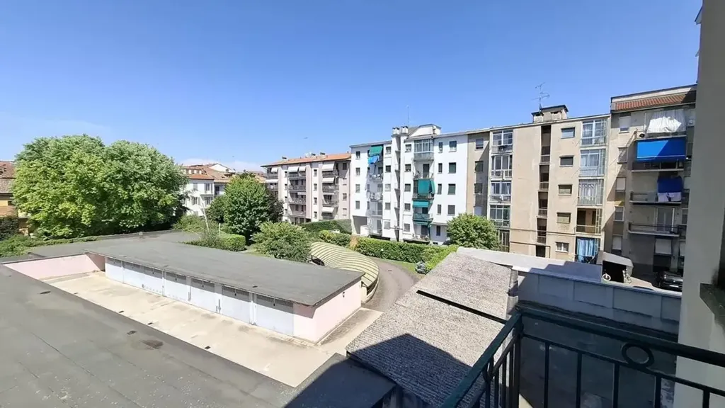Balcone - Appartamento con balcone in centro a Voghera