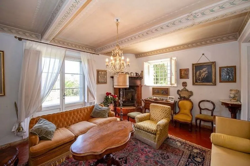 Living Room - Baroque Villa with Private Garden in Siena