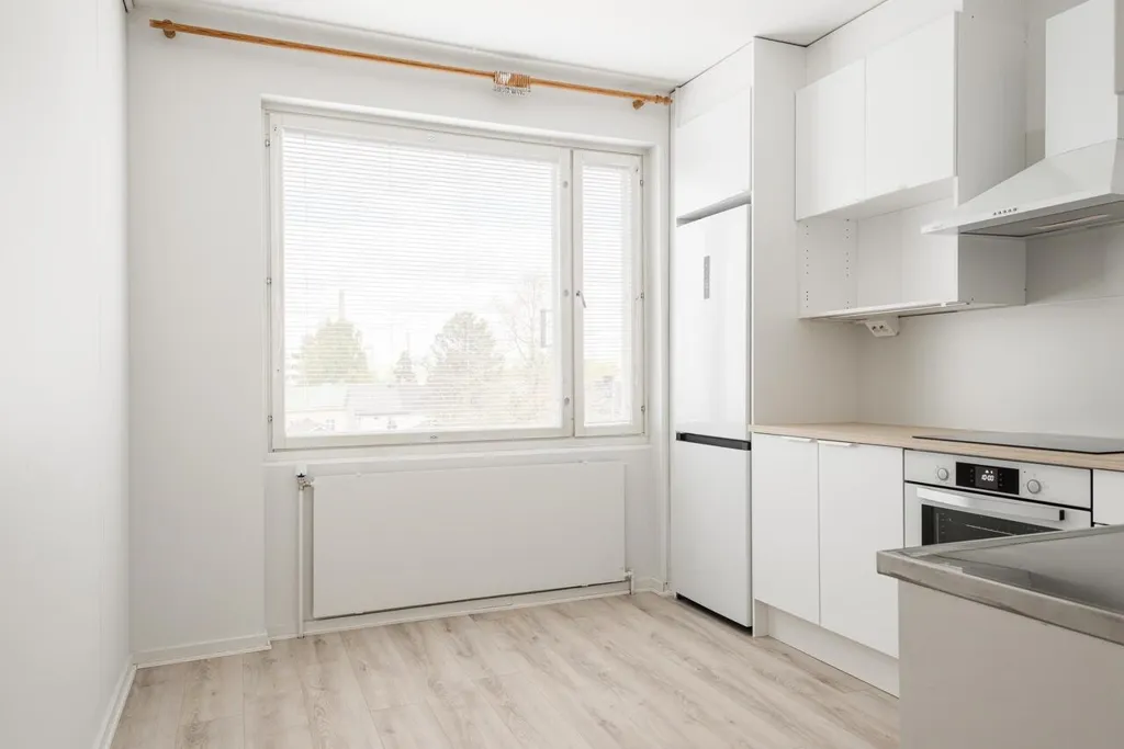 Cuisine - 2-Bedroom Apartment with Balcony in Helsinki