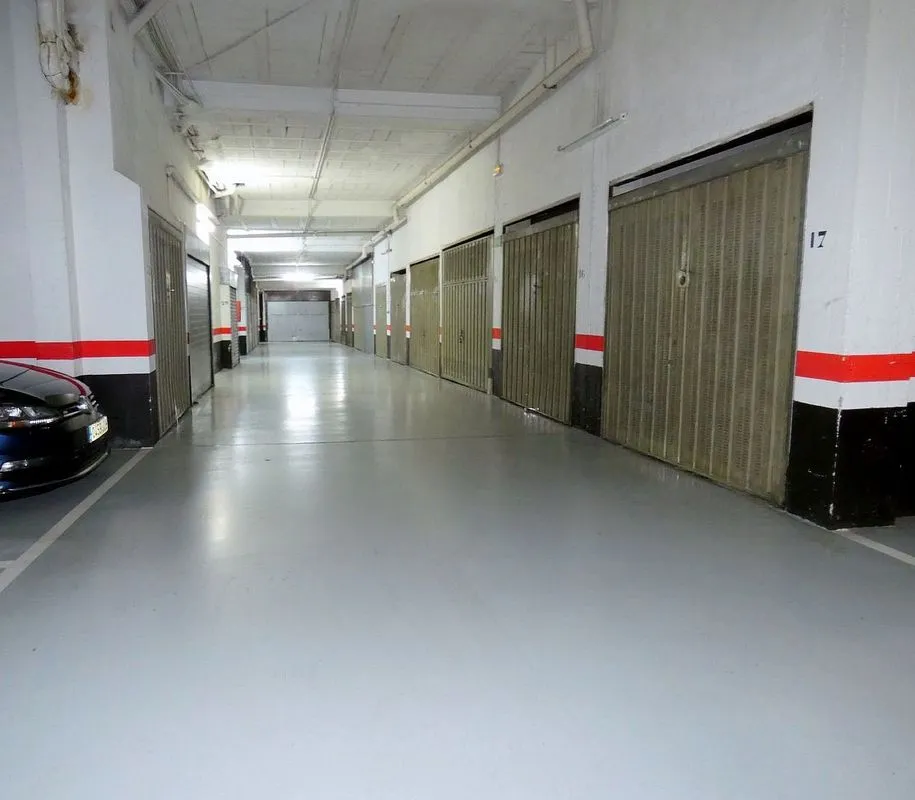 Garaaž - Flat with Garage in Calle de Karmelo
