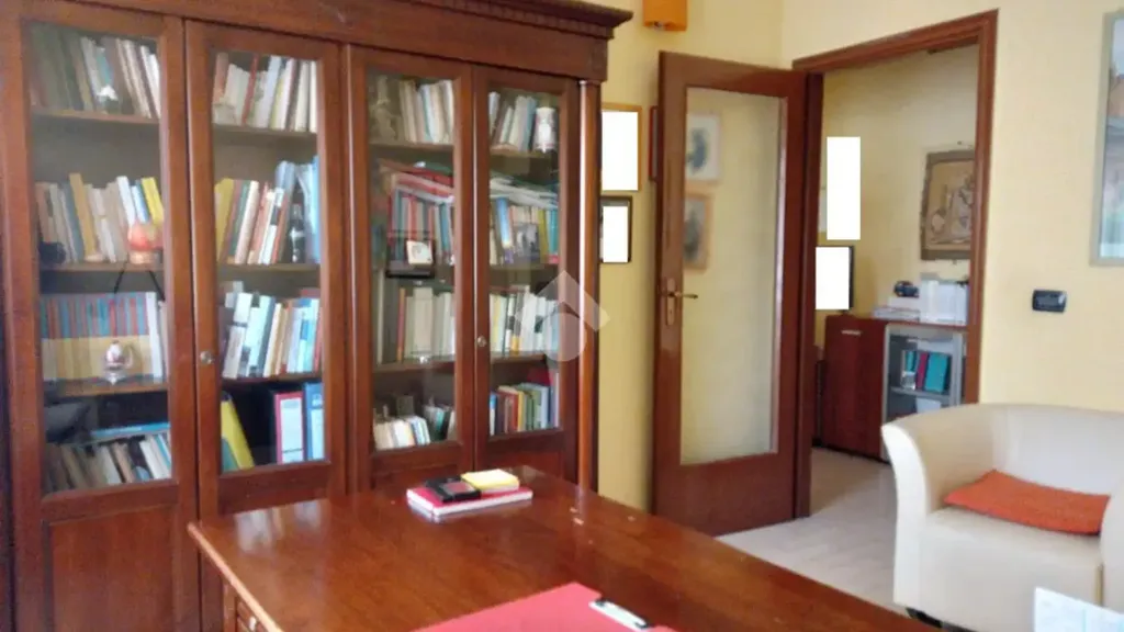 Bureau - Apartment with Balcony in Castrolibero