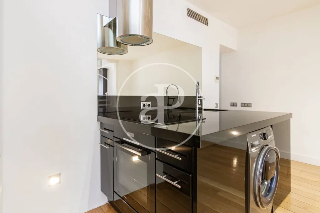 Kitchen - Modern Apartment with Balcony Views in Madrid Centre