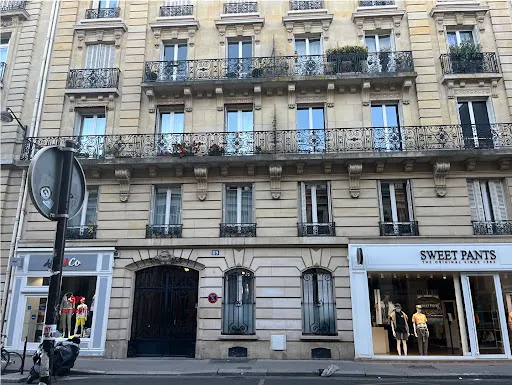 Välivaade - Luxury Parisian Apartment with Classic Charm in 16th