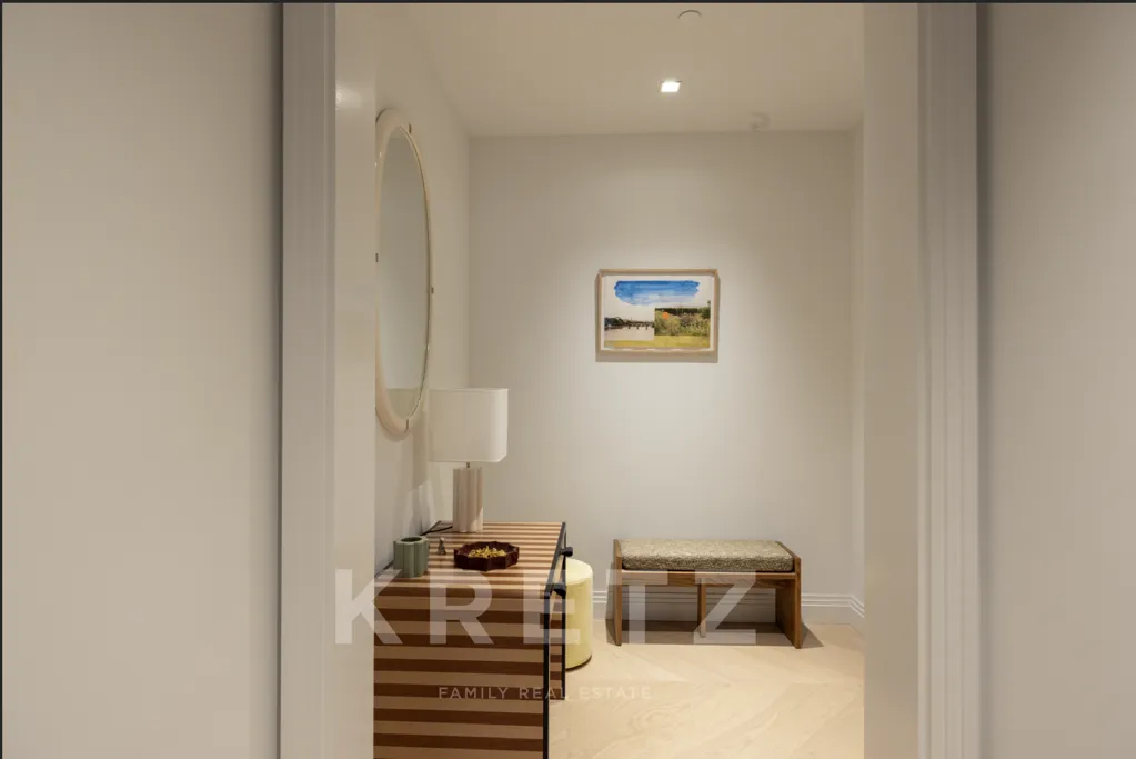 Esik - Luxury Apartment with Terrace in Financial District