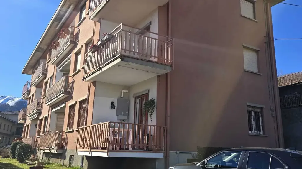 Välivaade - Rustic Bilocale with Balcony in Sormano