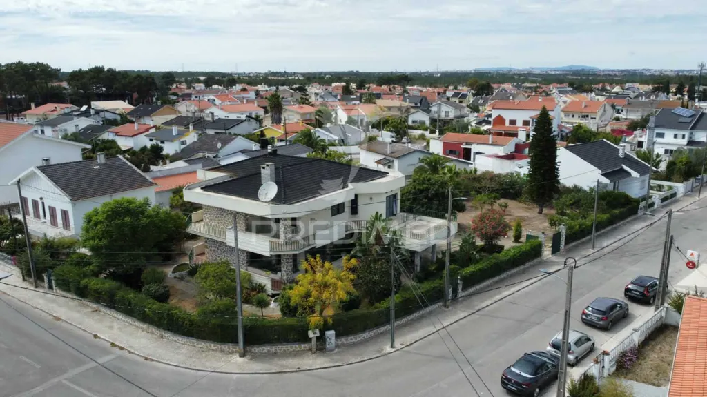 Õhuvaade - Classical 1970s House with Pool Space in Belverde