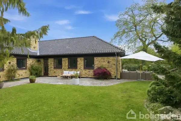 Aed - Large Villa for Modernisation in Albertslund