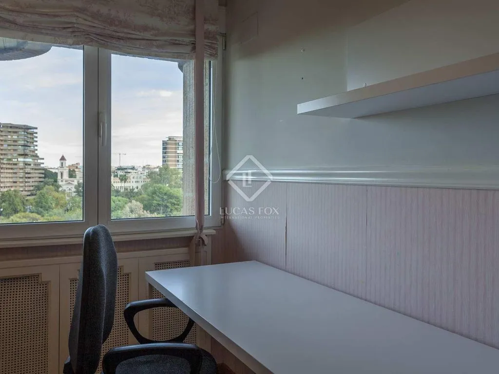 Bureau - Luxury Apartment with River View in Valencia