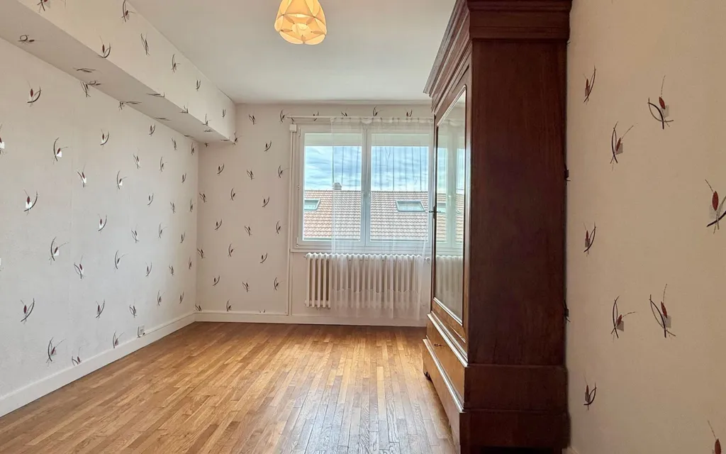 Bedrooms - Individual House with Garden in Dijon South