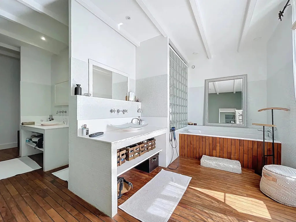 Bathrooms - Charentaise House with Pool near Royan