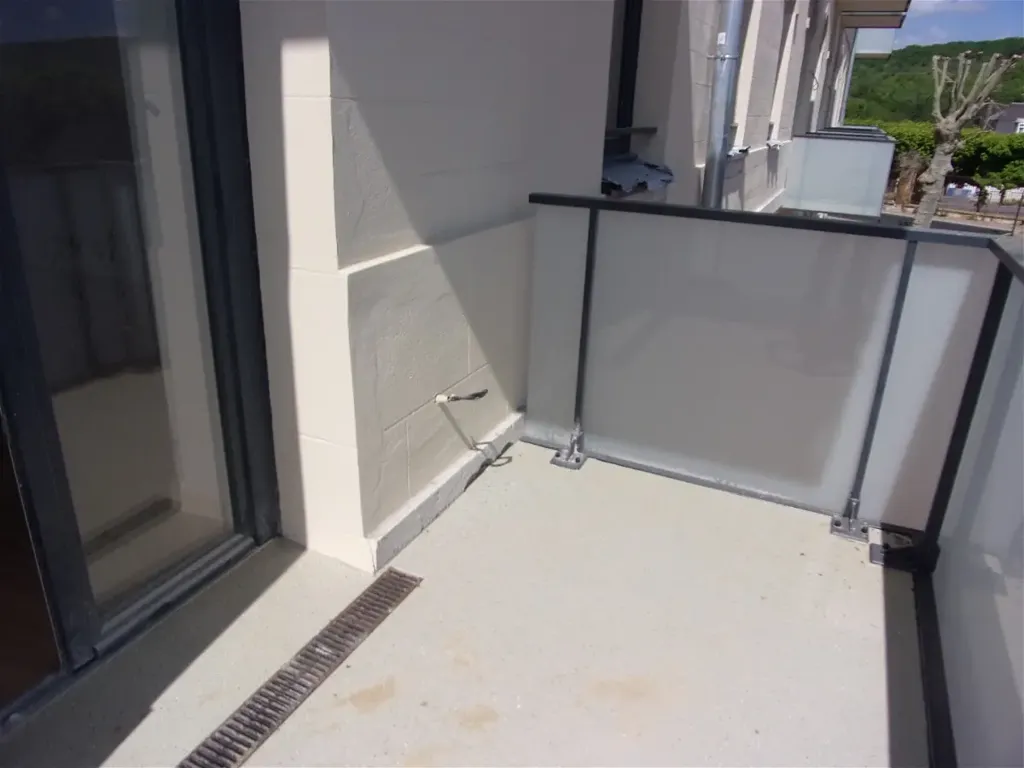 Rõdu - 3-Bedroom Apartment with Balcony in Vernon