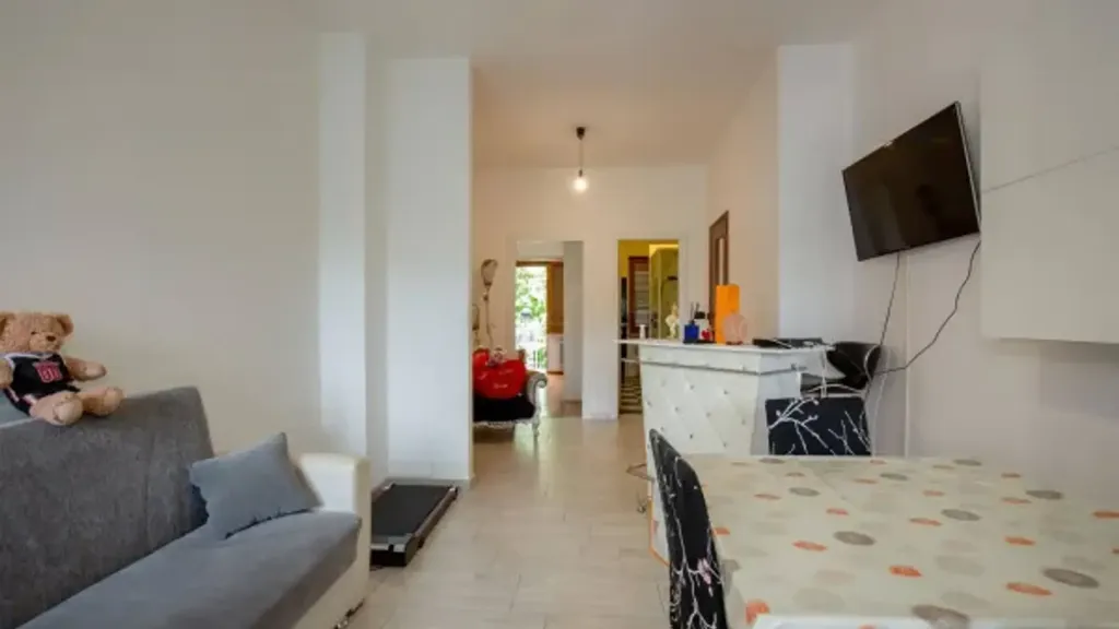 Soggiorno - Rearfitted Apartment with Balcony in Turin
