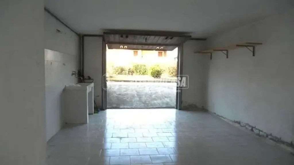 Garage - Spacious Apartment with Balcony in Pontestura