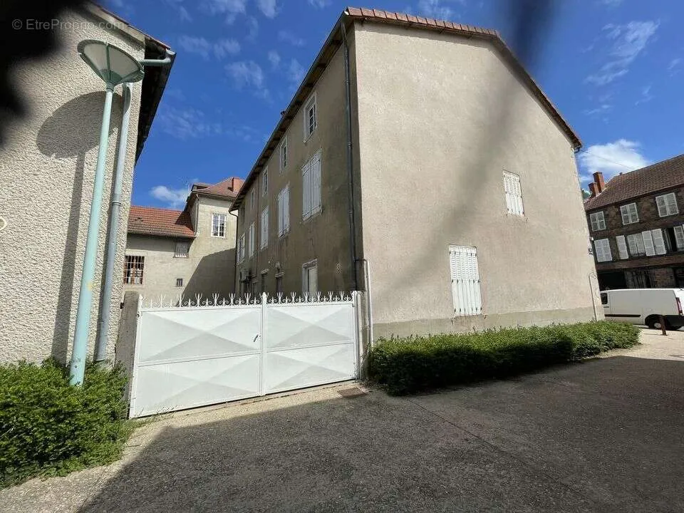 Extérieur - Ensemble Commercial et Habitation avec Grange à Randan