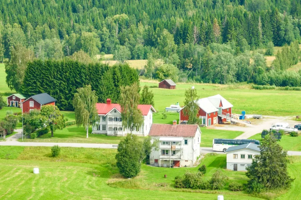 Vue aérienne - Well-Preserved Villa with Nature Access on Indalsvägen