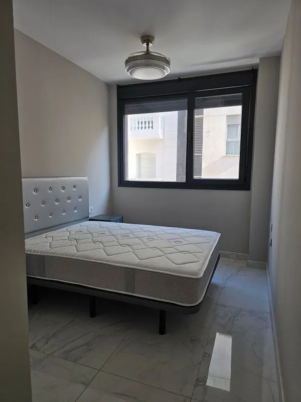 Chambres - Modern Flat with Garage in Central Location