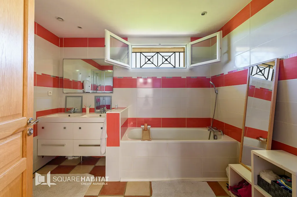 Salles de bain - Maison avec Piscine et Vue Verdoyante à Saint-Geniès-Bellevue