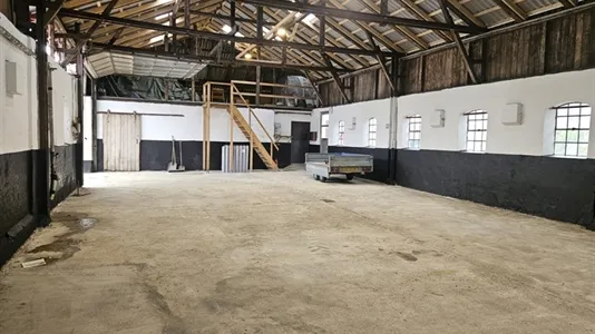 Pièces - Warehouse with Electric Gate in Solrød Strand