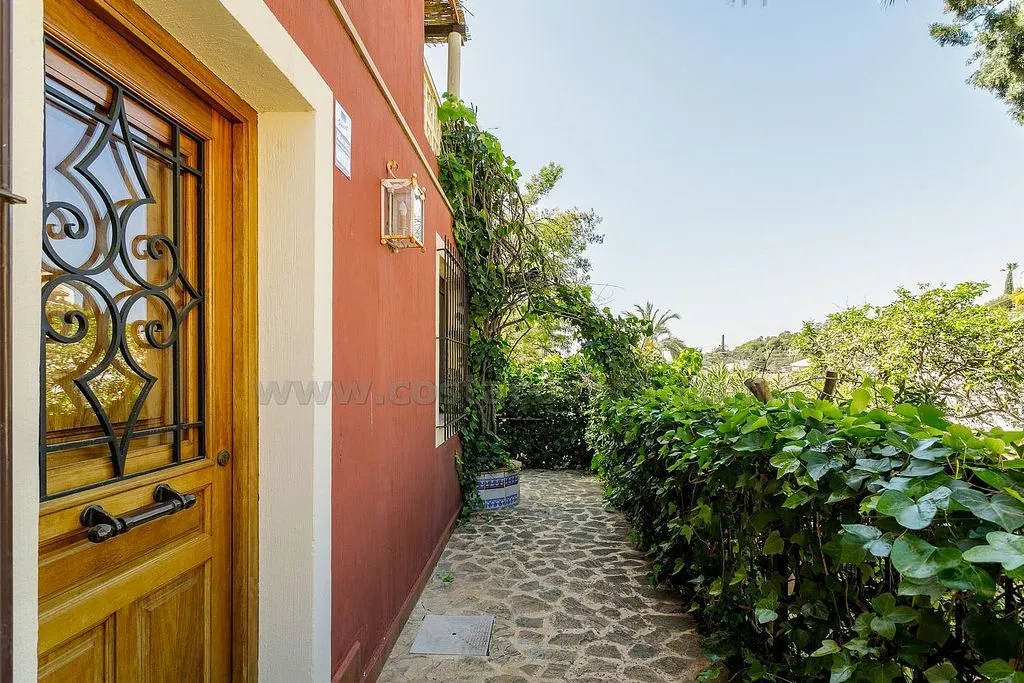 Aed - Chalet with Pool and Terrace in Calle D'osca