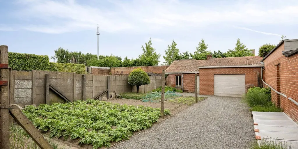 Aed - Half-Open House with Garden in Izegem