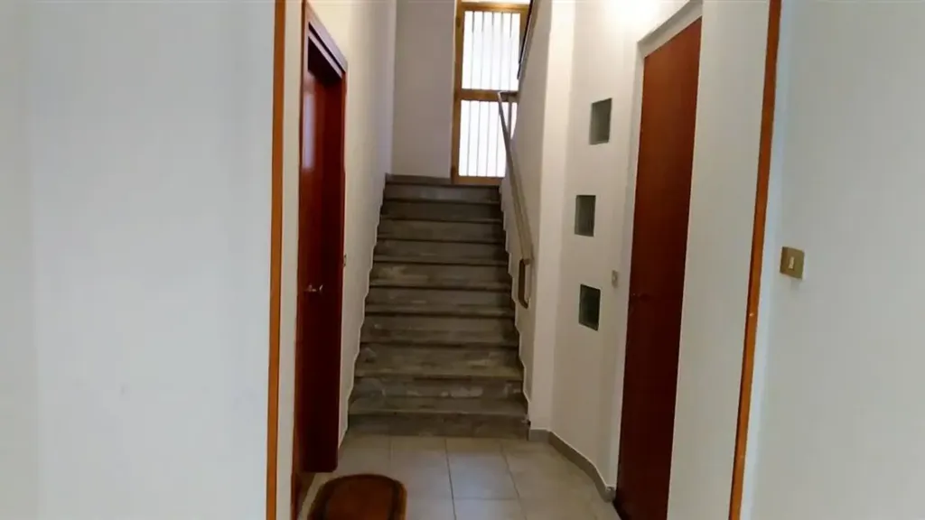 Esik - Six-Room Apartment in Rende
