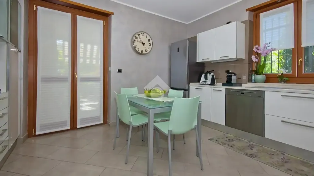 Cuisine - Villa with Panoramic Terraces in Pecetto Torinese
