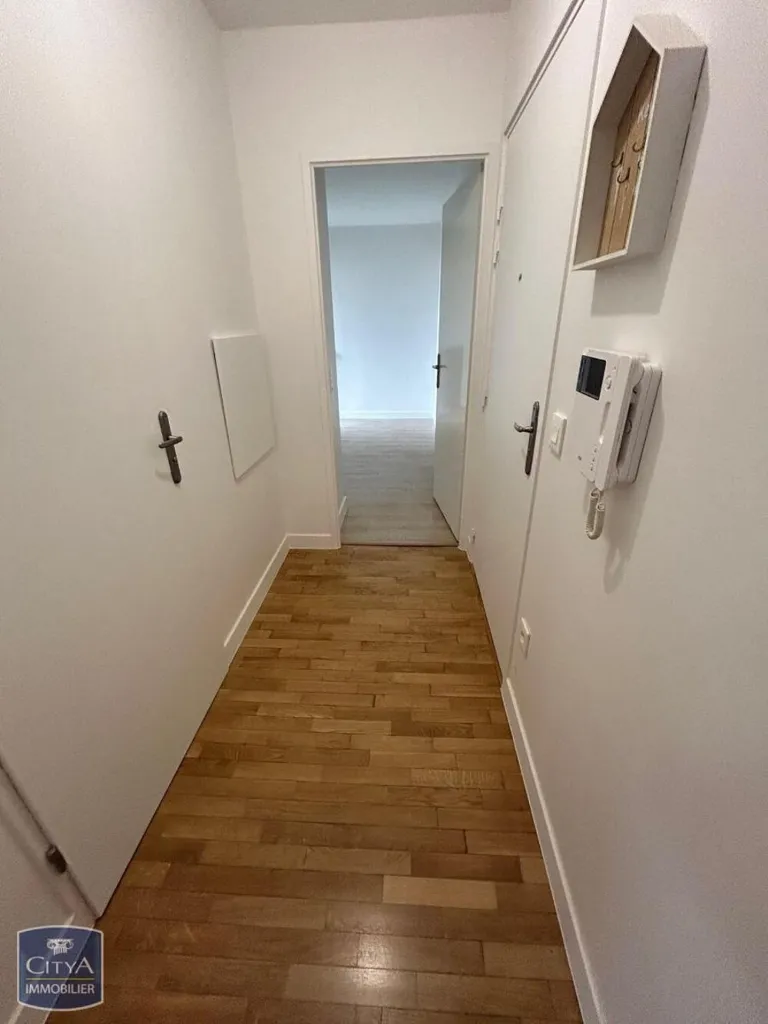 Entrée - Appartement 3 Pièces avec Balcon à Nanterre
