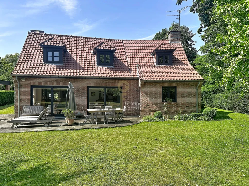 Välivaade - Architectural House with Garden in Croix