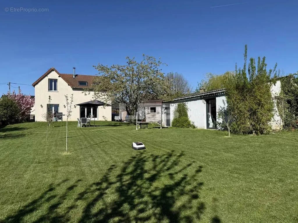 Jardin - Maison de Caractère avec Jardin à Villeneuve-les-Sablons