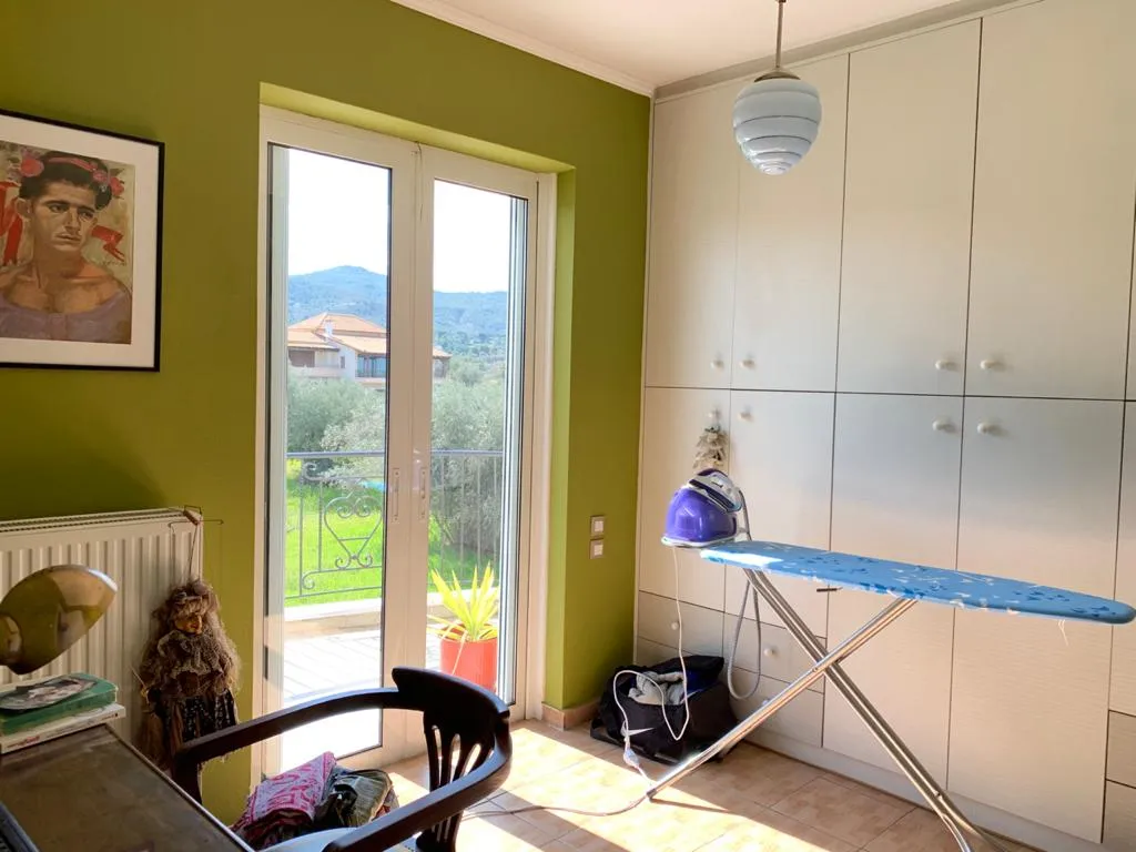 Bureau - Villa with 3 Houses in Oropos