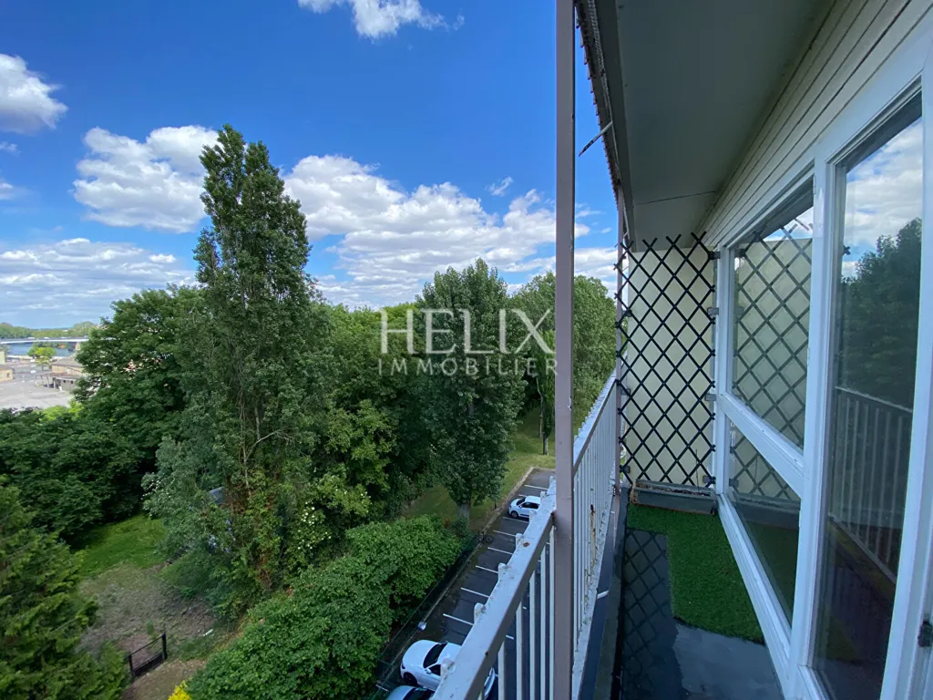 Rõdu - 3-Bed Flat with Balcony in Le Pecq Centre