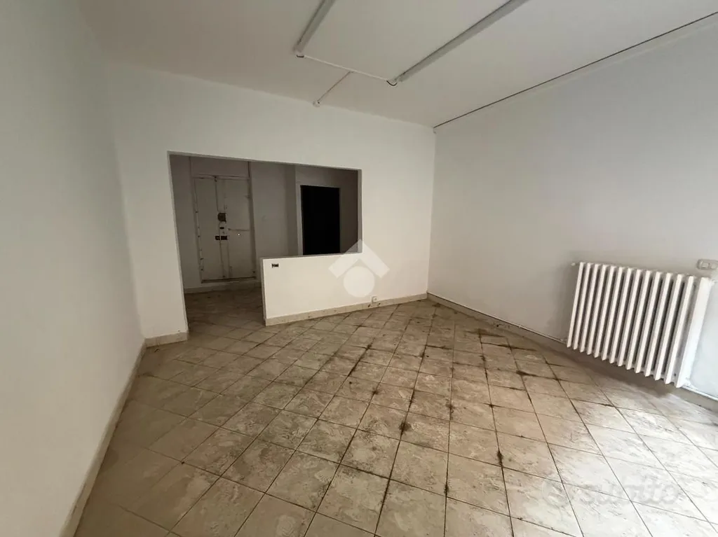 Toad - Commercial Space for Conversion in Osio Sotto
