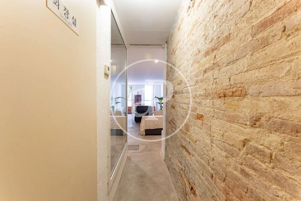Esik - Duplex Flat with Garden in Barcelona
