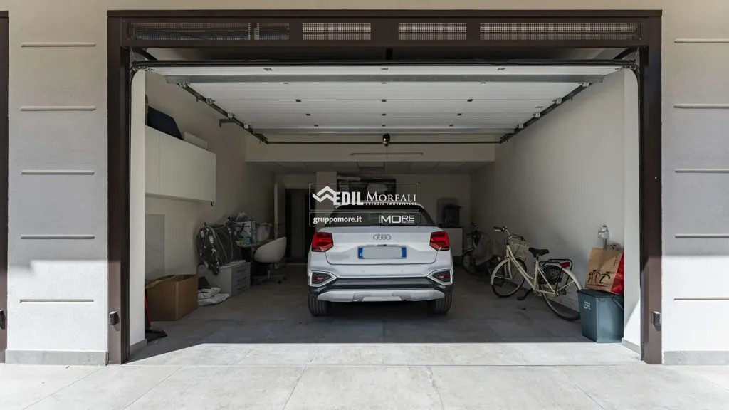 Garaaž - Luxury Penthouse with Loggia in Modena