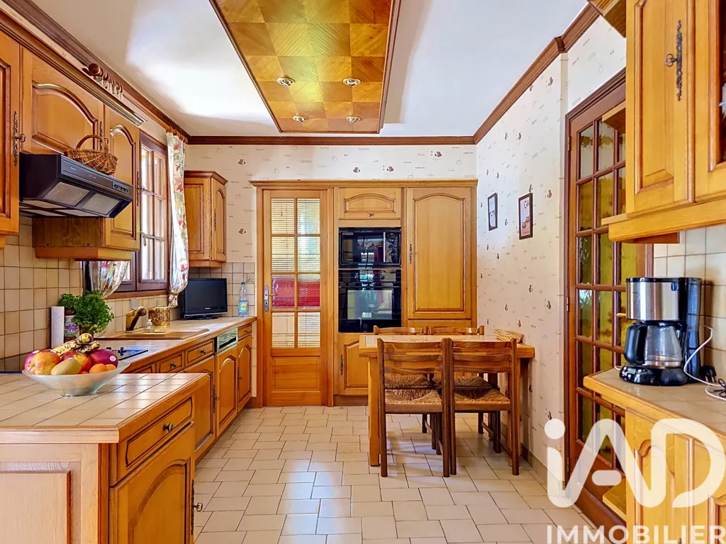 Cuisine - Maison Traditionnelle avec Piscine à Saint-Germain-de-Pasquier