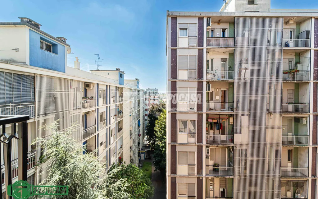 Balcón - Bright 2-Bedroom Apartment with Balcony in Milan