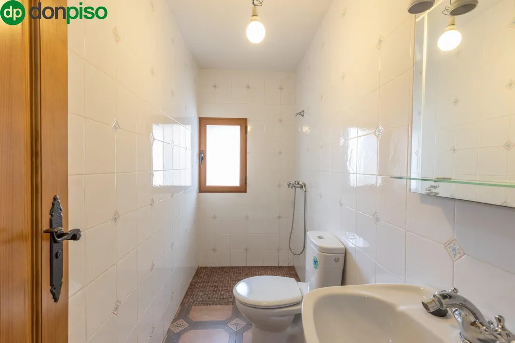 Bathrooms - Cortijo with Pools in Sierra de Nigüelas