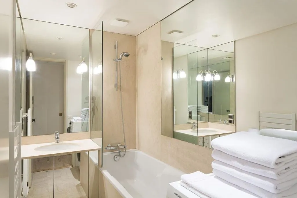Salles de bain - Appartement Luxe avec Loggia dans le Centre de Marseille