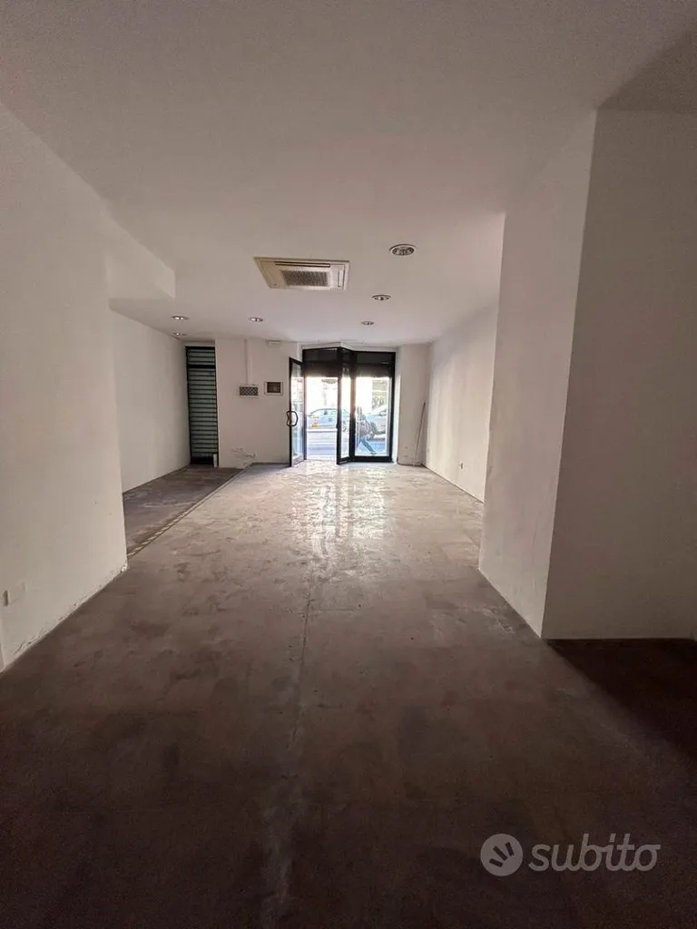 Pièces - Commercial Space with High Visibility in Cagliari