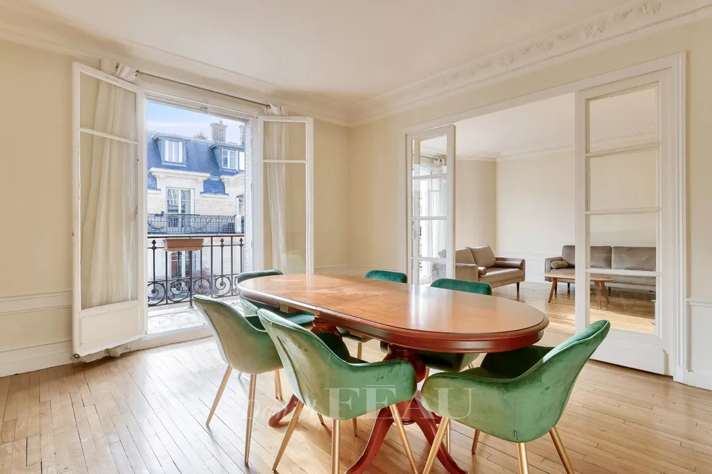 Dining Room - Luxury Apartment with Balcony in Paris 16th