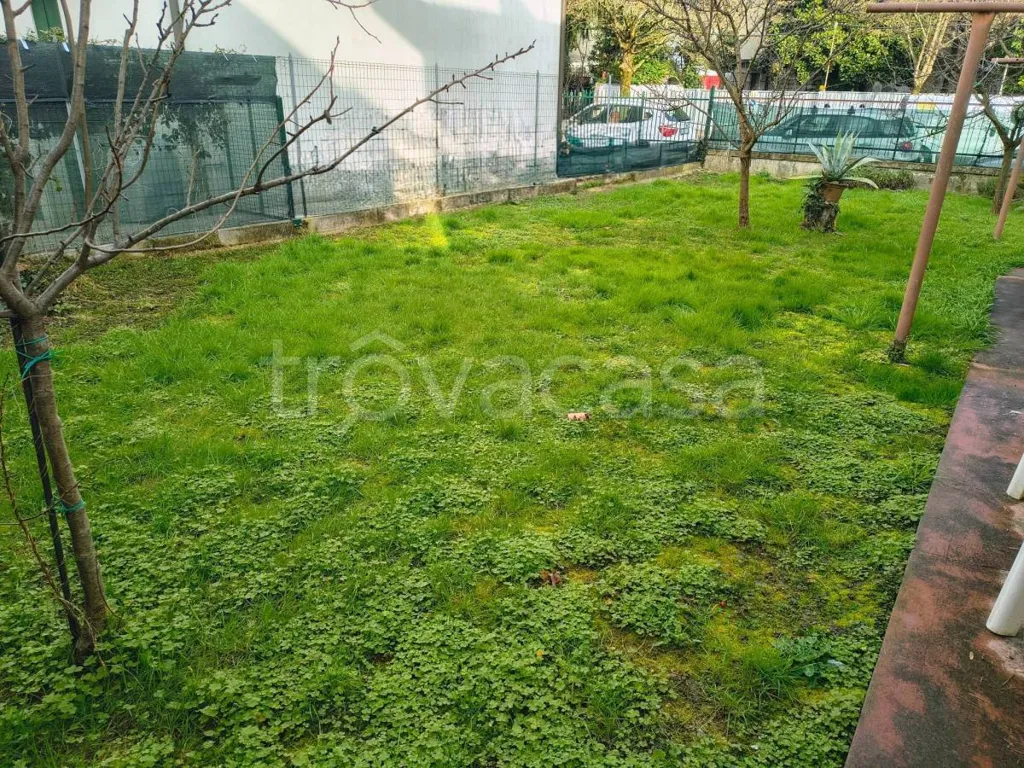 Aed - Characterful Villa to Restore with Garden in Padova