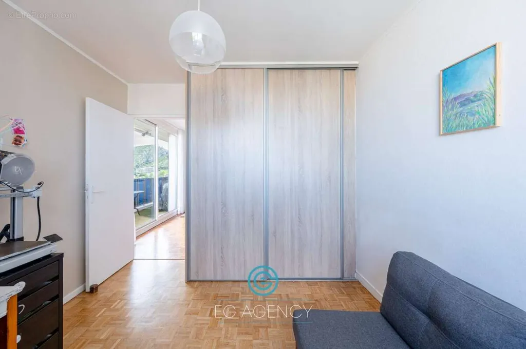 Magamistoad - Bright 4-Bed Flat with Balcony in Marseille 9th