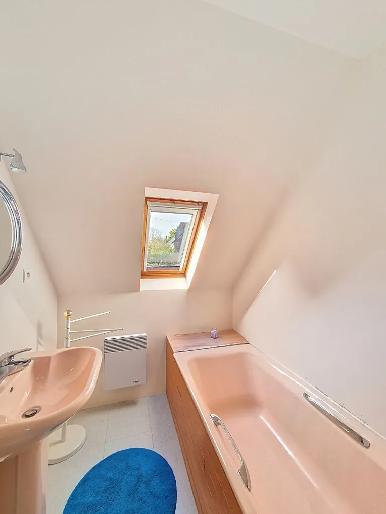 Salles de bain - Maison de 5 Pièces avec Jardin à Callac
